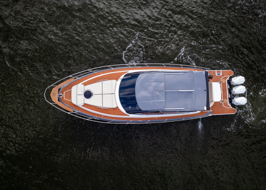 Hanover Yachts photo 415 drone DIGIGEN – Hanover-1 affordable Luxury boats with Best Selling Boats - Shop and buy used or new boats at Best Selling Boats.