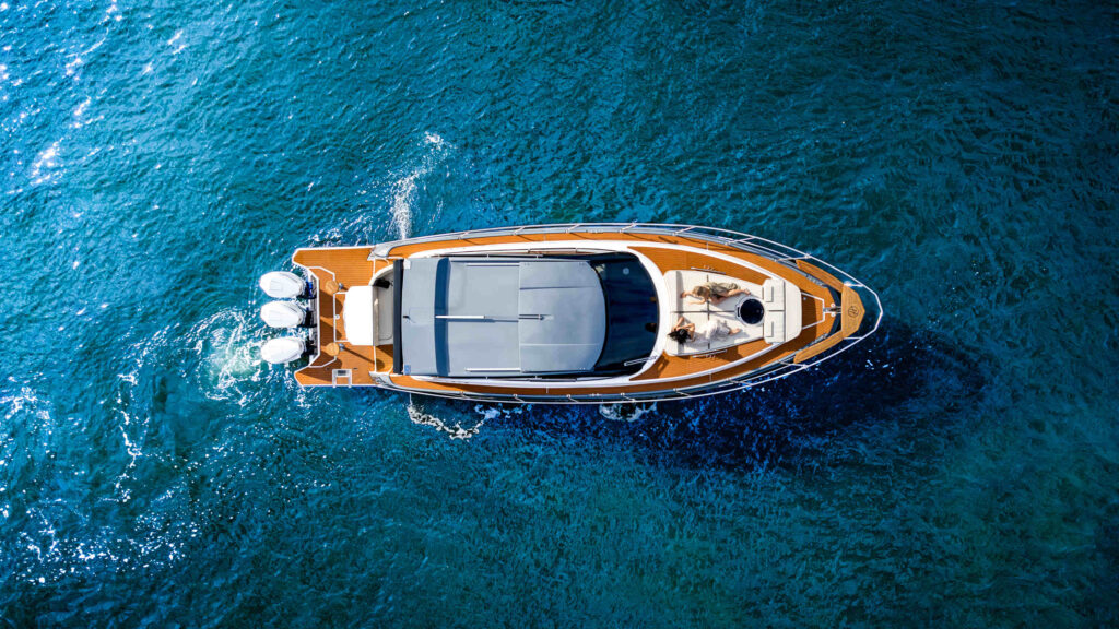 Hanover Yachts photo 415 drone Hanover415Photos-5 affordable Luxury boats with Best Selling Boats - Shop and buy used or new boats at Best Selling Boats.