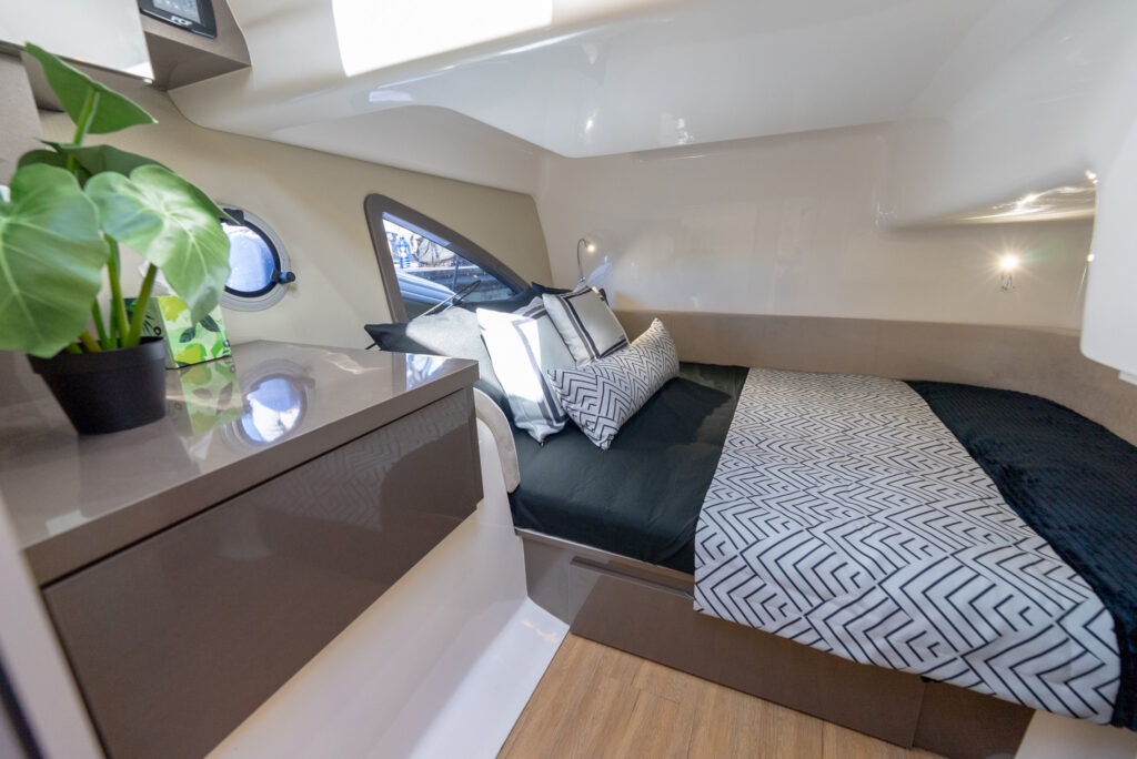 Hanover Yachts photo 415 interior DIGIGEN – Hanover-14 affordable Luxury boats with Best Selling Boats - Shop and buy used or new boats at Best Selling Boats.