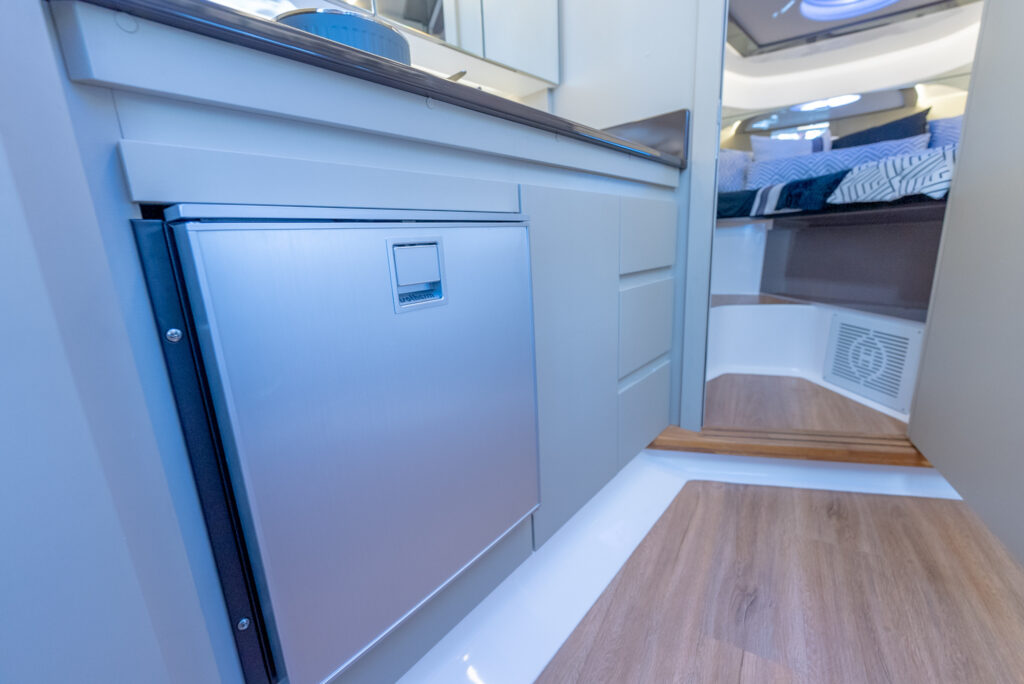 Hanover Yachts photo 415 interior DIGIGEN – Hanover-19 affordable Luxury boats with Best Selling Boats - Shop and buy used or new boats at Best Selling Boats.