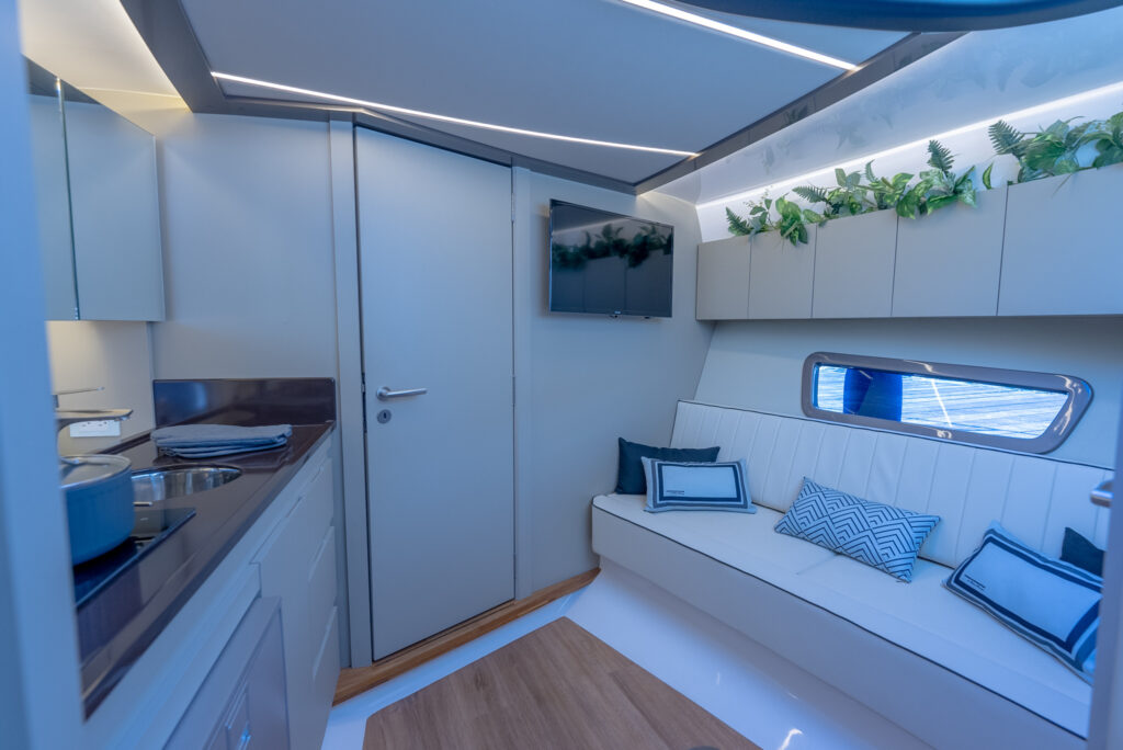 Hanover Yachts photo 415 interior DIGIGEN – Hanover-20 affordable Luxury boats with Best Selling Boats - Shop and buy used or new boats at Best Selling Boats.