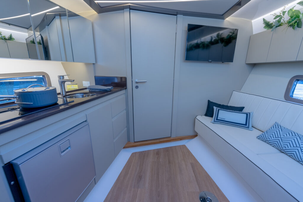 Hanover Yachts photo 415 interior DIGIGEN – Hanover-23 affordable Luxury boats with Best Selling Boats - Shop and buy used or new boats at Best Selling Boats.