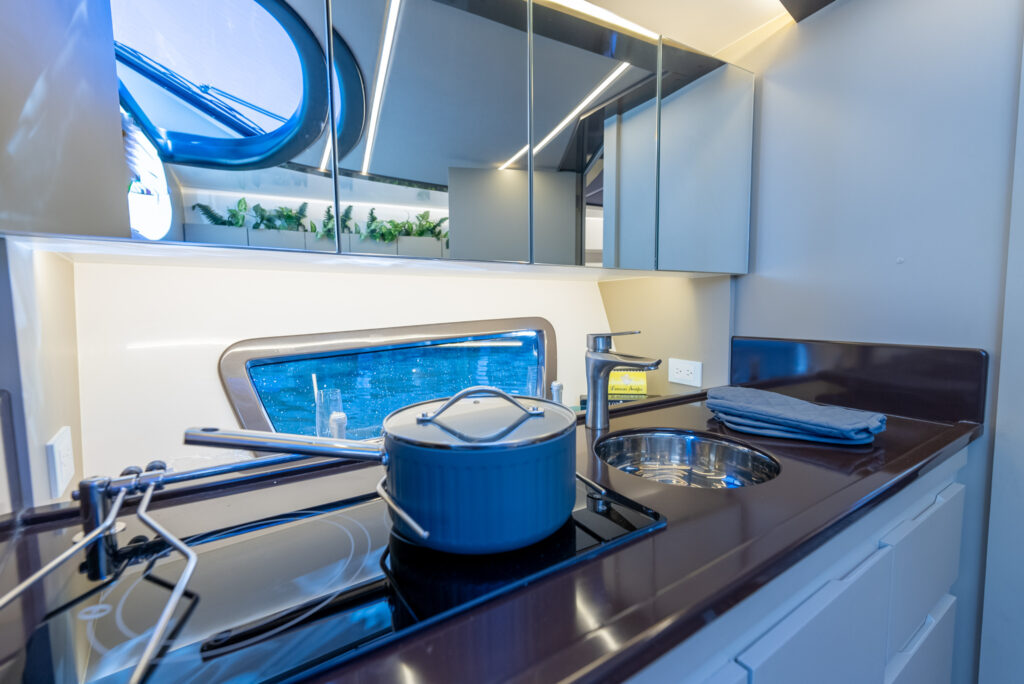 Hanover Yachts photo 415 interior DIGIGEN – Hanover-8 affordable Luxury boats with Best Selling Boats - Shop and buy used or new boats at Best Selling Boats.