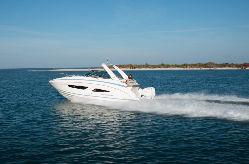 Regal Drone 33XO_running_17_302-2k Shop and buy New or Used boats at Best Selling Boats - Shop and buy used or new boats at Best Selling Boats.