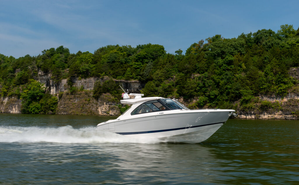 Regal Drone LS36_running_22_0358-2k Shop and buy New or Used boats at Best Selling Boats - Shop and buy used or new boats at Best Selling Boats.