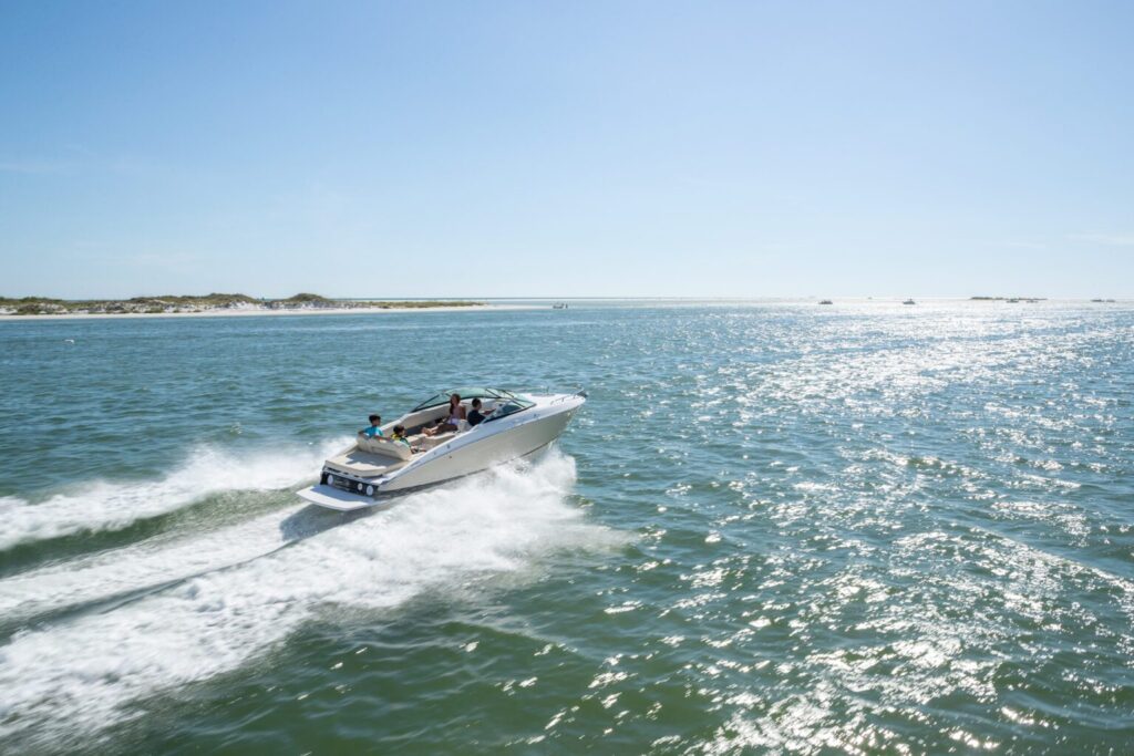 Regal Drone ls4c_running_19_702-2k-1536×1024 Shop and buy New or Used boats at Best Selling Boats - Shop and buy used or new boats at Best Selling Boats.