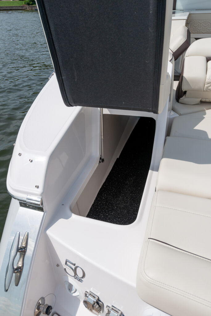 Regal Exterior LS36_inset_22_141-2k Shop and buy New or Used boats at Best Selling Boats - Shop and buy used or new boats at Best Selling Boats.