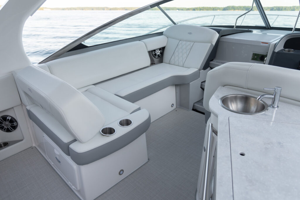 Regal Interior download-2 Shop and buy New or Used boats at Best Selling Boats - Shop and buy used or new boats at Best Selling Boats.