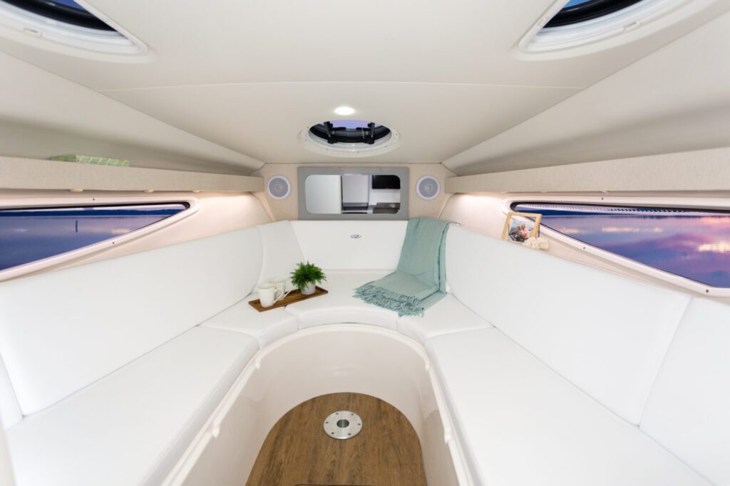 Regal Interior download-29 Shop and buy New or Used boats at Best Selling Boats - Shop and buy used or new boats at Best Selling Boats.