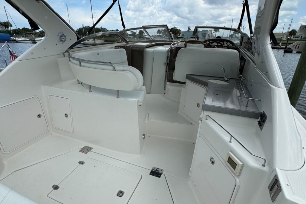 2005-regal-3560-commodor-power-9397090-20250201162619147-1_XLARGE.jpg - Shop and buy used or new boats at Best Selling Boats.