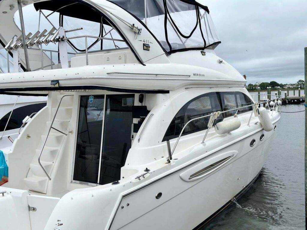 2007-meridian-411-sedan-power-9543919-20240911093742930-1_XLARGE.jpg - Shop and buy used or new boats at Best Selling Boats.