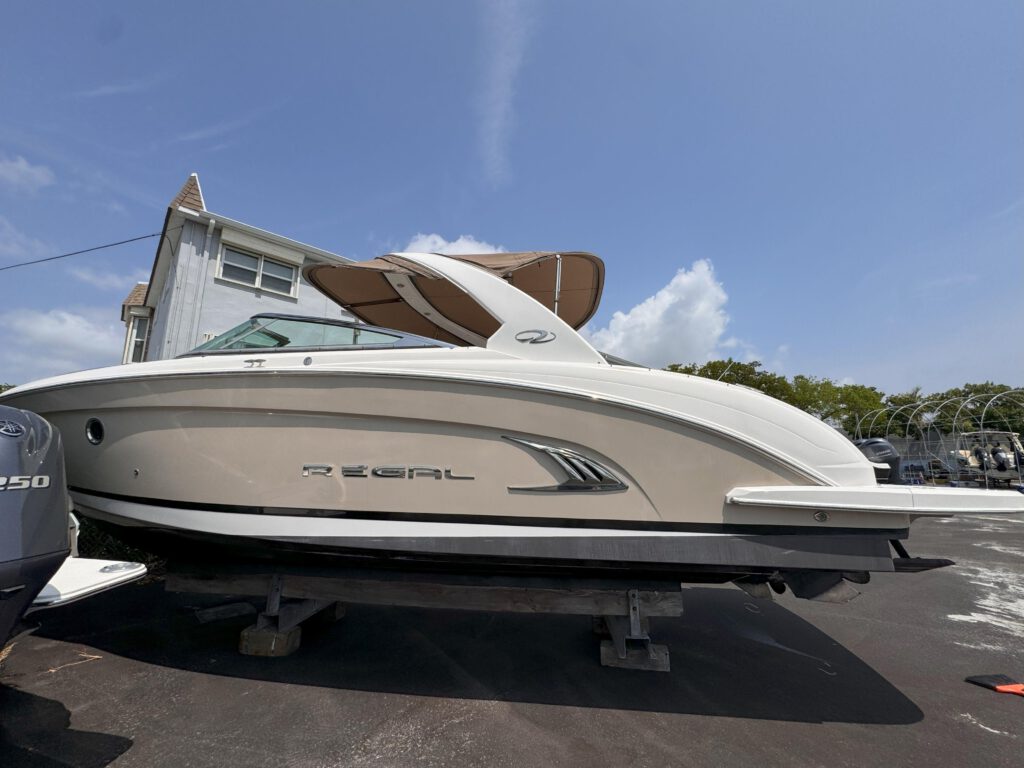 2014-regal-3200-br-power-9697404-974478050-0-280220250721-1.jpg - Shop and buy used or new boats at Best Selling Boats.