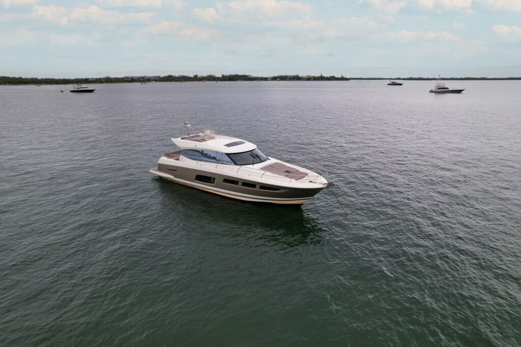 2015-prestige-550-s-power-9571590-20241004141811882-1_XLARGE.jpg - Shop and buy used or new boats at Best Selling Boats.