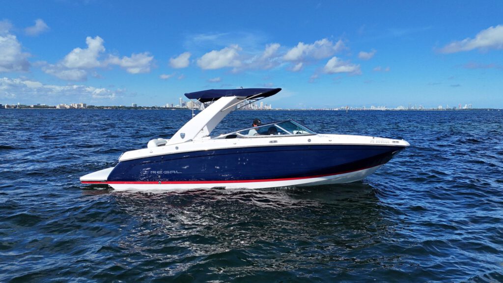 2018-regal-26-fasdeck-power-9516961-20241002094656022-1_XLARGE.jpg - Shop and buy used or new boats at Best Selling Boats.