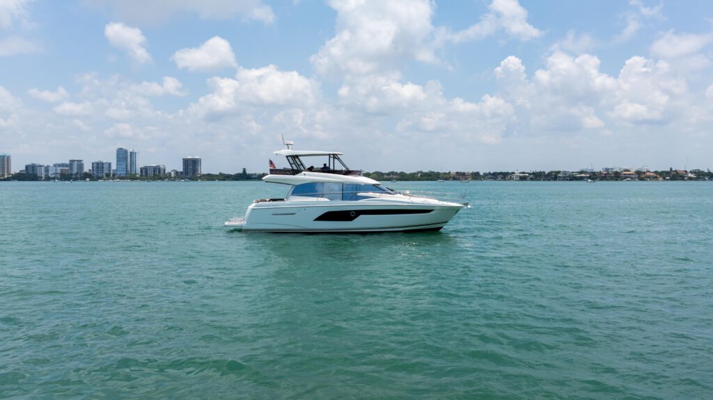 2019-prestige-520-power-9673924-20250204123536105-1_XLARGE.jpg - Shop and buy used or new boats at Best Selling Boats.