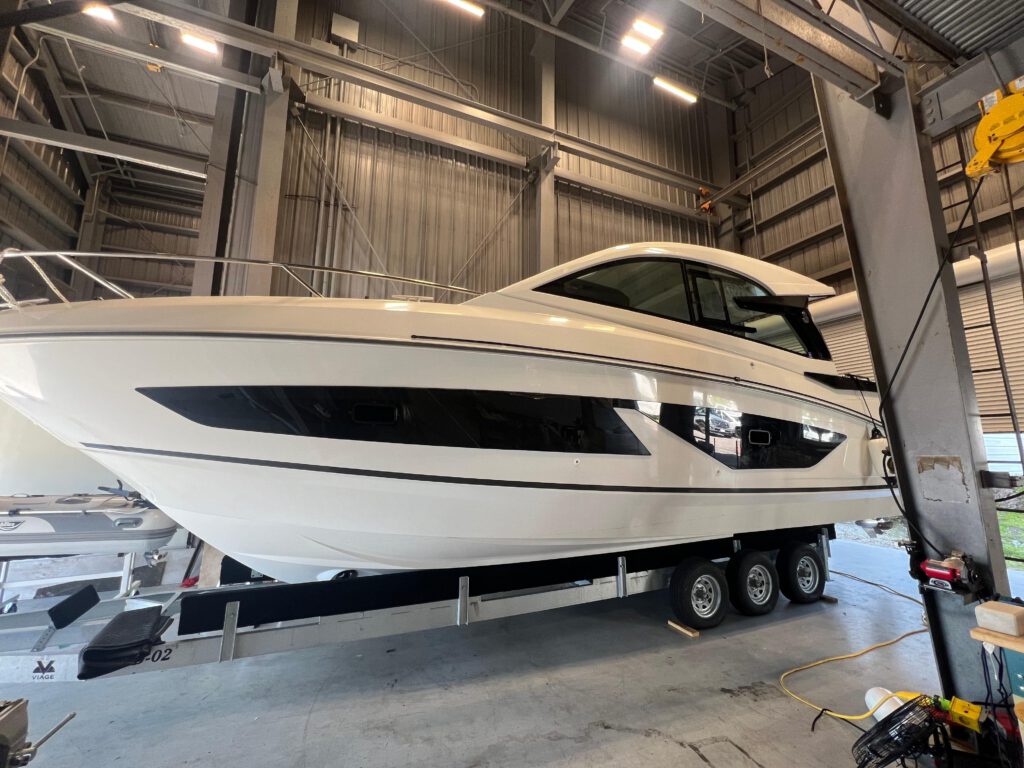 2023-beneteau-gran-turismo-32-power-9463069-20240710093642188-1_XLARGE.jpg - Shop and buy used or new boats at Best Selling Boats.