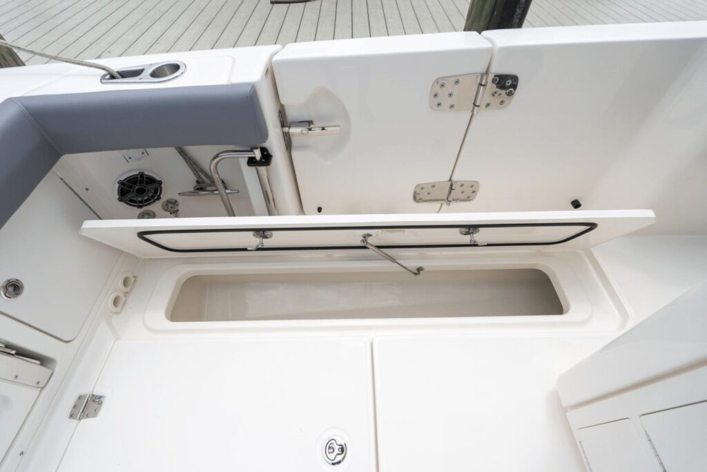 2024-boston-whaler-330-outrage-power-9231864-963899795-0-010620240836-28 - Shop and buy used or new boats at Best Selling Boats.