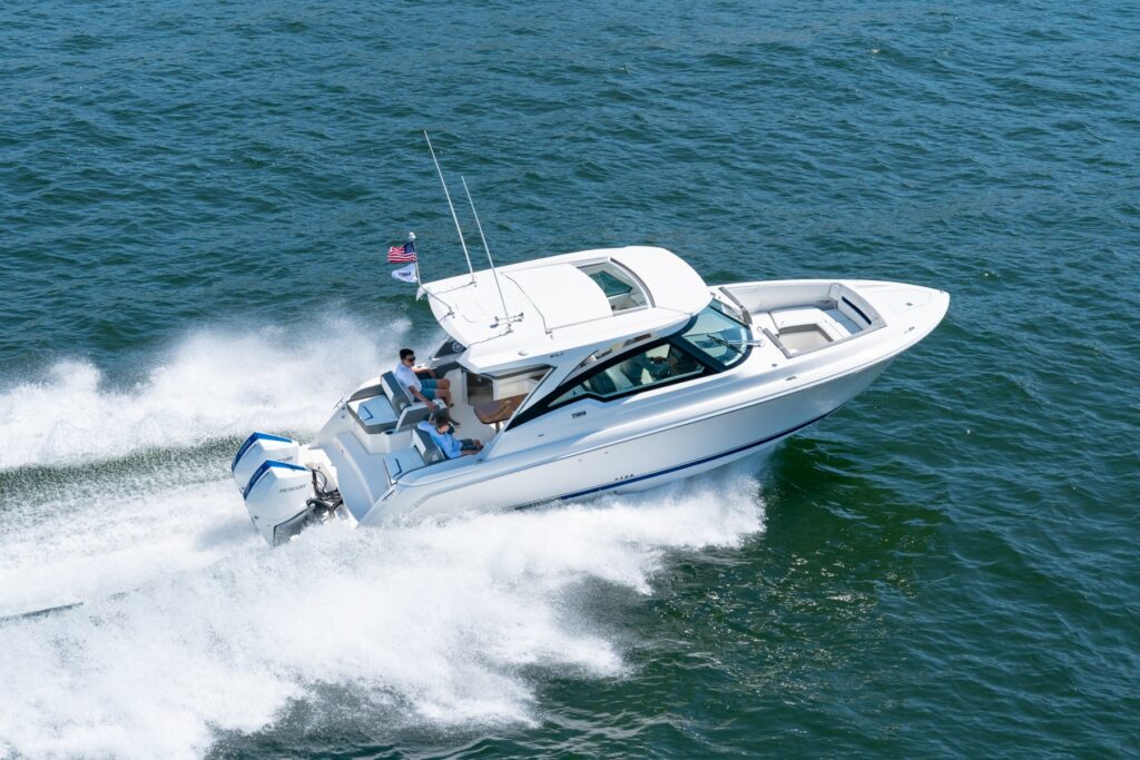 34LX_exterior-2021-8 - Shop and buy used or new boats at Best Selling Boats.