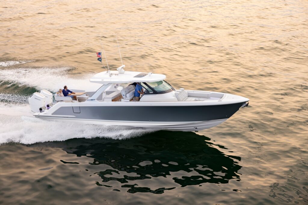 43LS_exterior-2024-3 - Shop and buy used or new boats at Best Selling Boats.