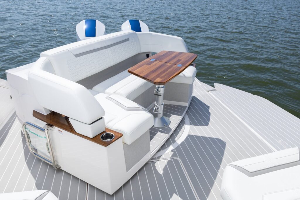 43_LE_Rotating_Buffet_Lounge_Module - Shop and buy used or new boats at Best Selling Boats.