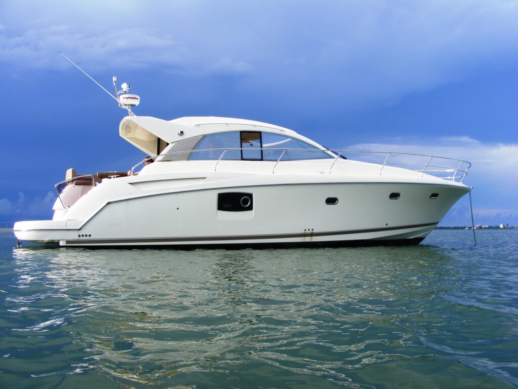 4493886_20131114092656955_1_XLARGE.jpg - Shop and buy used or new boats at Best Selling Boats.