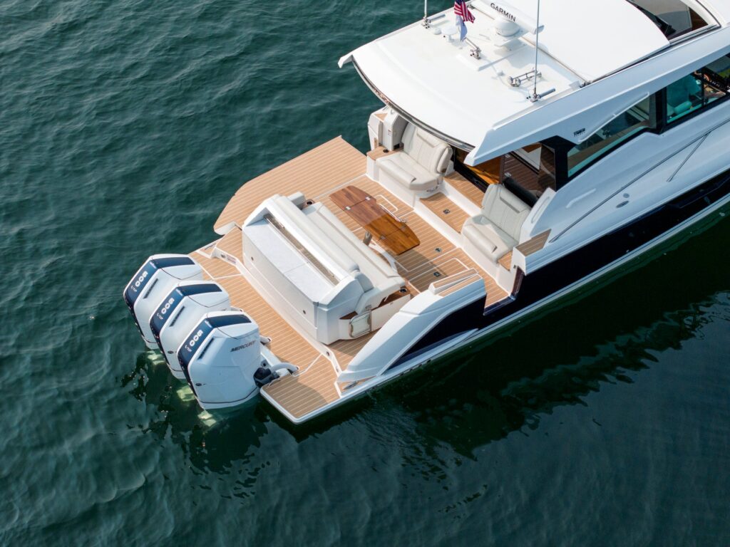 48LE_exterior-2024-12 - Shop and buy used or new boats at Best Selling Boats.