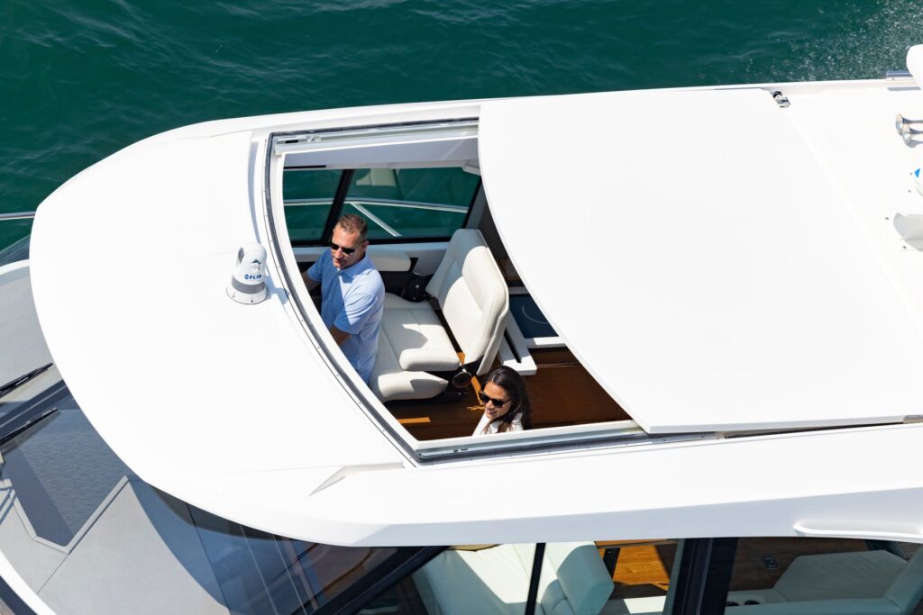 48LE_exterior-2024-18 - Shop and buy used or new boats at Best Selling Boats.