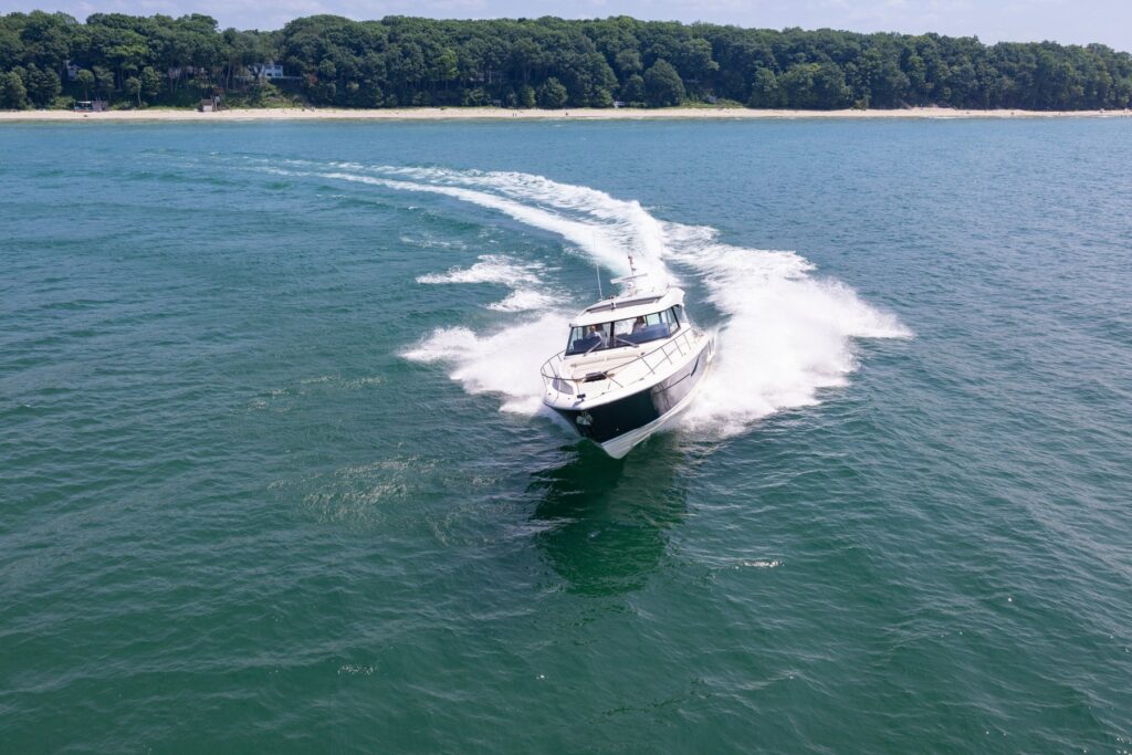 48LE_exterior-2024-21 - Shop and buy used or new boats at Best Selling Boats.