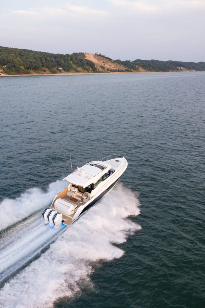 48LE_exterior-2024-26 - Shop and buy used or new boats at Best Selling Boats.