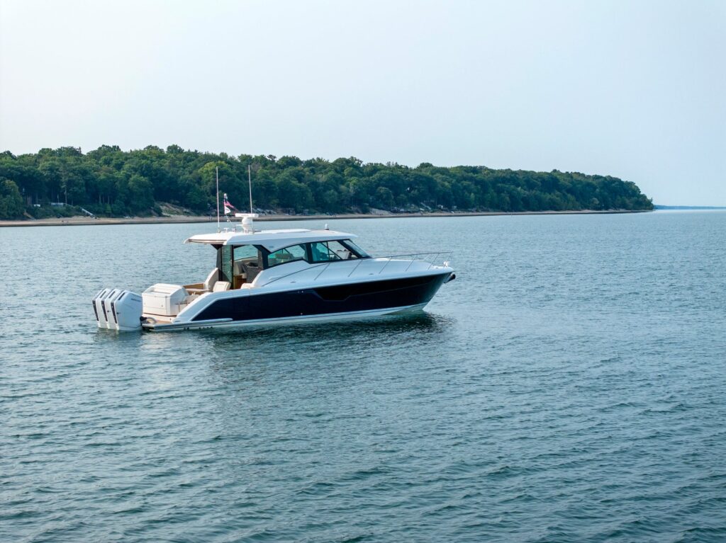 48LE_exterior-2024-3 - Shop and buy used or new boats at Best Selling Boats.