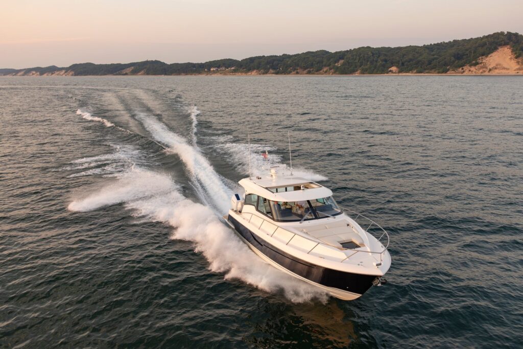 48LE_exterior-2024-30 - Shop and buy used or new boats at Best Selling Boats.