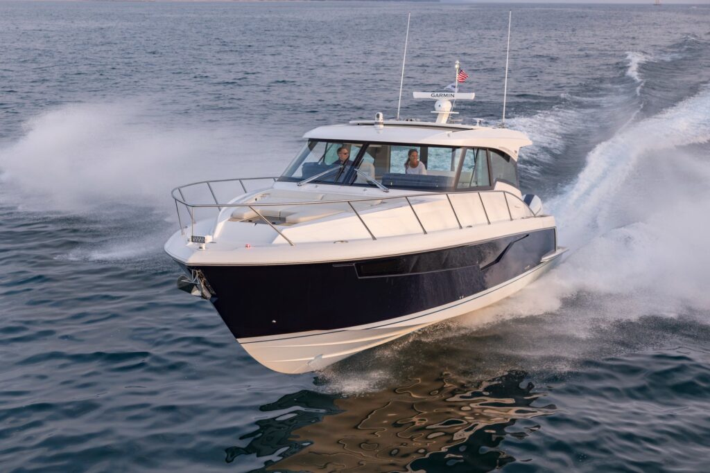 48LE_exterior-2024-31 - Shop and buy used or new boats at Best Selling Boats.