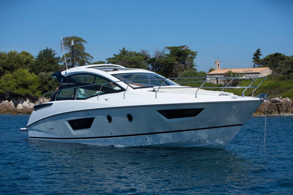 6582746_20180115044018127_1_XLARGE.jpg - Shop and buy used or new boats at Best Selling Boats.