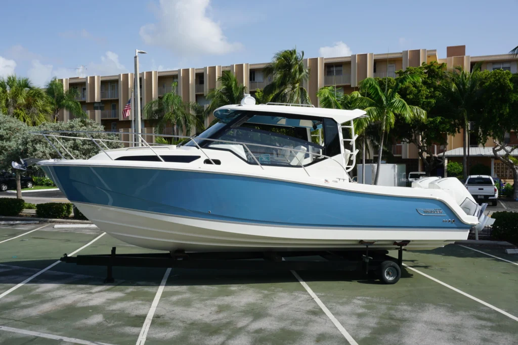 8733996_20230726082749261_1_XLARGE.jpg - Shop and buy used or new boats at Best Selling Boats.