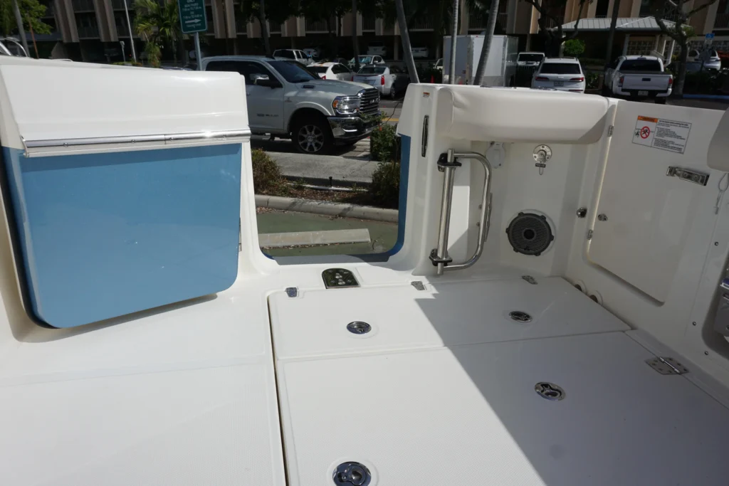 8733996_20230726082858140_1_XLARGE.jpg - Shop and buy used or new boats at Best Selling Boats.