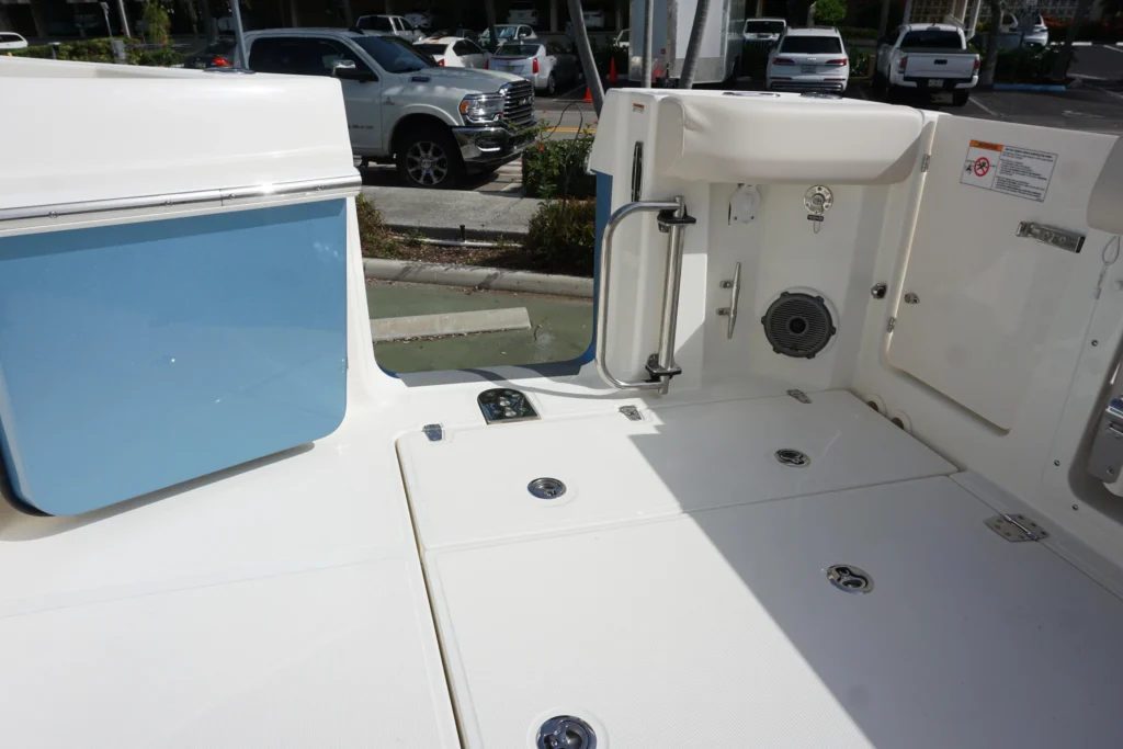 8733996_20230726082903901_1_XLARGE.jpg - Shop and buy used or new boats at Best Selling Boats.