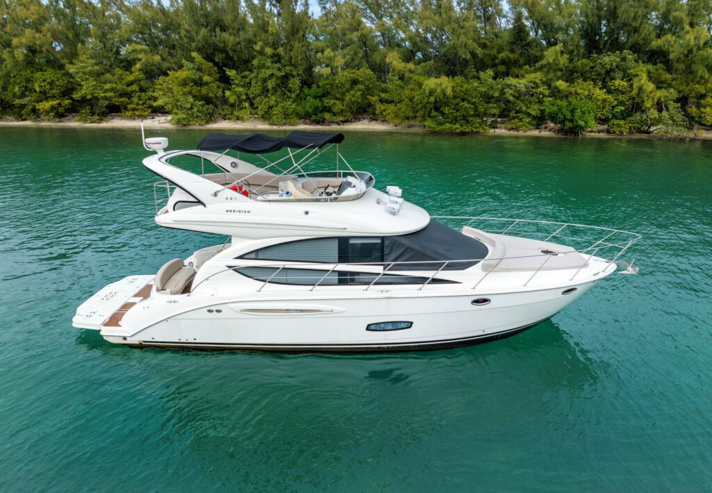 9280757_20240229131359011_1_XLARGE.jpg - Shop and buy used or new boats at Best Selling Boats.