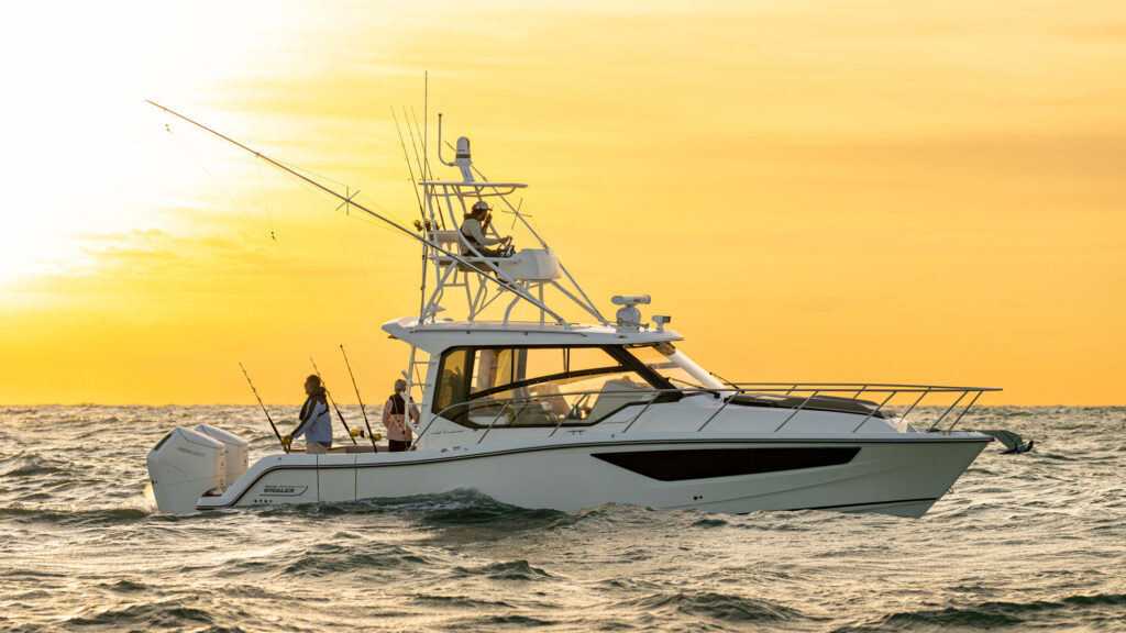 Boston-Whaler-1 - Shop and buy used or new boats at Best Selling Boats.