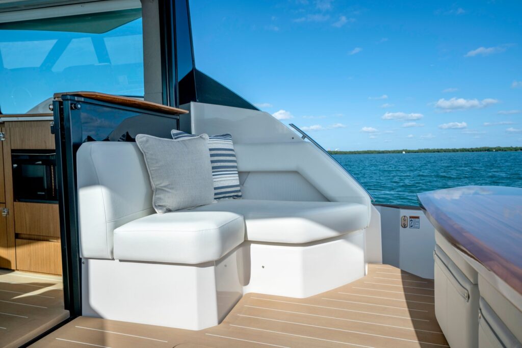 EX60_exterior-details-alfresco-seating-17-2023 - Shop and buy used or new boats at Best Selling Boats.