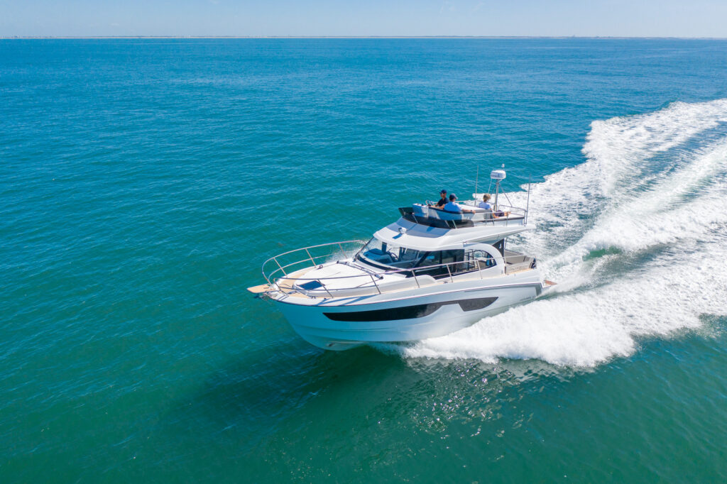 Bénéteau Antares 11 Fly - Shop and buy used or new boats at Best Selling Boats.