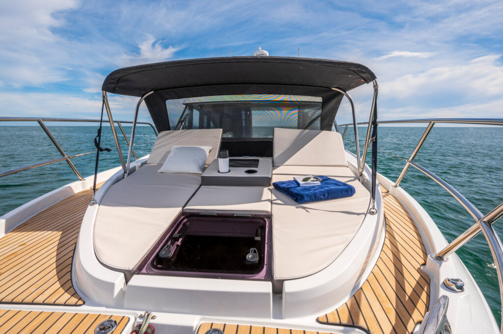 Bénéteau Antares 11 Fly - Shop and buy used or new boats at Best Selling Boats.