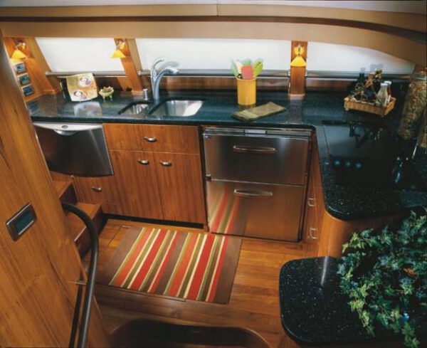 2010 Tiara Yachts 5800 Sovran - Image 8
